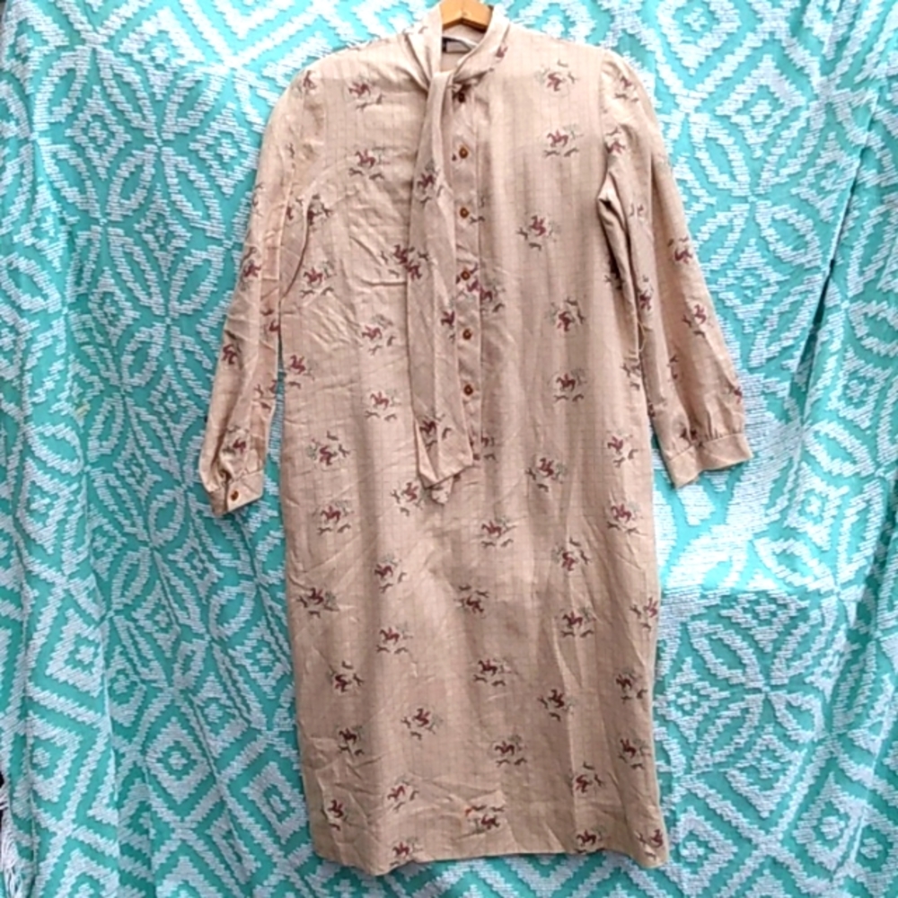 FAB VINTAGE 70s Medium Size HORSES DOGS Hunting UNiQue PRINT SHIRTDRESS Tie Neck